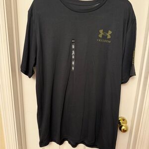 Under Armour Black Short Sleeve Tee Moisture-Wicking